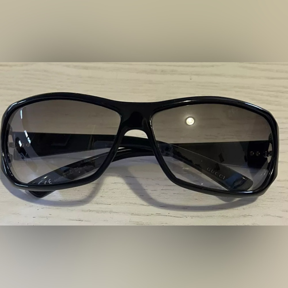 SOLD ✅ SOLD Gucci GG2574/S D28LF Sunglasses Black W Case Gold Horsebit Logos